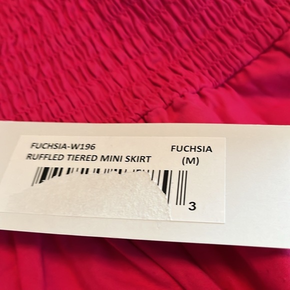 HT 360 COLLECTIVE RUFFLED TIERED MINI SKIRT. SIZE M. NWT. FUCHSIA - Picture 6 of 7